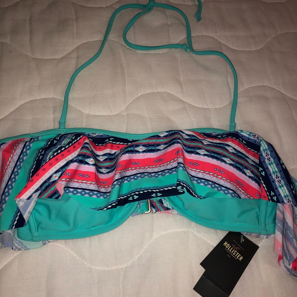 Hollister off the shoulder bathing suit top